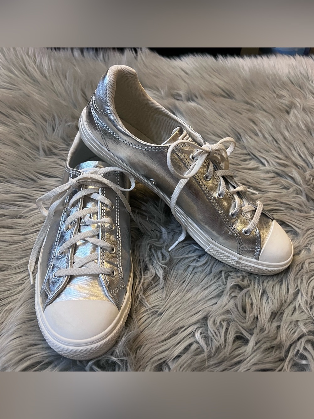 Like new low top Converse Dazzle Em’ - Picture 2 of 7